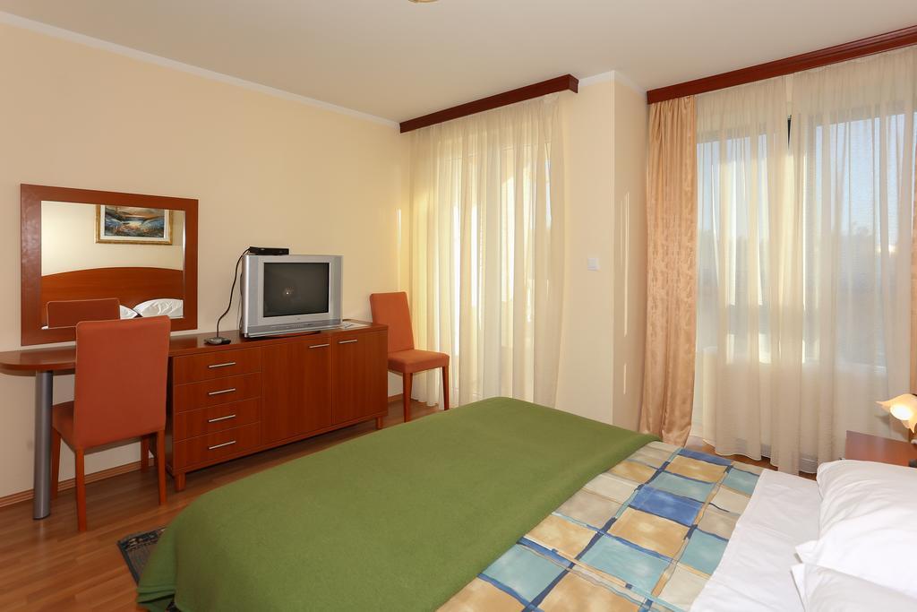 Apartments And Rooms Astoria Seget Vranjica Exteriér fotografie